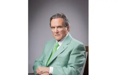 Óscar Mario Beteta destacó por su trayectoria en radio, televisión y prensa escrita, principalmente en el análisis político y económico.