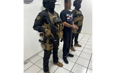 El detenido es señalado como probable responsable de los delitos de feminicidio agravado y robo en lugar habitado cometido de noche.