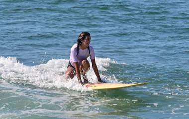 Todos los competidores tuvieron que luchar contra el bajo oleaje.