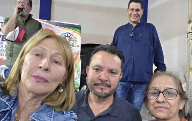 Tatiana Clouthier con simpatizantes en un encuentro en Monterrey.