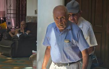 Además de convivir con ellos, los visitantes llevarán obsequios que fueron solicitados previamente por cada uno de los adultos mayores, para brindarles una alegría extra.