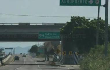 Tras ataque armado contra autoridades, la carretera Mazatlán-Tepic fue cerrada de manera momentaneamente.
