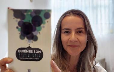 María Julia Hidalgo con su más reciente libro ‘Quiénes son’