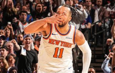 Jalen Brunson tuvo su tercer juego consecutivo con más de 30 puntos en la postemporada.