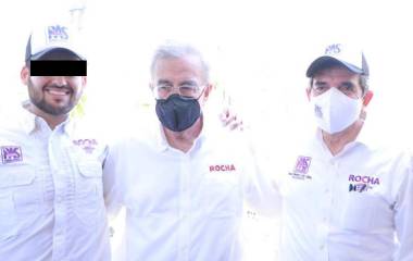 Fausto Corrales Rodríguez en la campaña de 2021 en Sinaloa junto con el entonces candidato Rubén Rocha Moya y Héctor Melesio Cuén Ojeda.