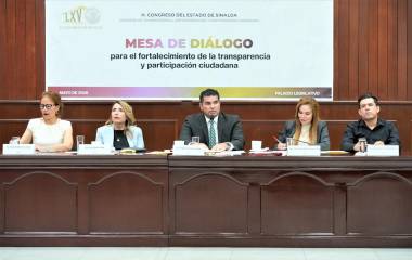 La mesa de diálogo fue convocada para discutir propuestas relacionadas con la nueva Ley de Transparencia del Estado impulsada por Rubén Rocha Moya.