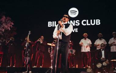 Bad Bunny se presentó en Tokio como parte del Spotify Billions Club Live.