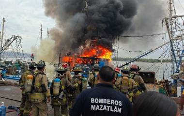La explosión e incendio se reportaron en un barco atracado muy cerca del embarcadero a la Isla de la Piedra de la colonia Gabriel Leyva.