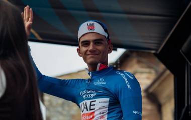 Isaac del Toro no pudo darle alcance a Mathieu Van der Poel, pero pese a eso, logró terminar como líder de la etapa de este martes.