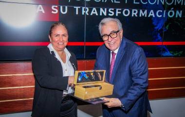 Durante la conferencia, el gobernador expuso diversos aspectos relacionados con el contexto político, social y económico de Sinaloa.