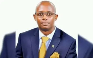 Michael Katungi Mpeirwe es acusado de traficar cocaína, poseer armas de fuego y artefactos destructivos destinados a actividades de narcotráfico.