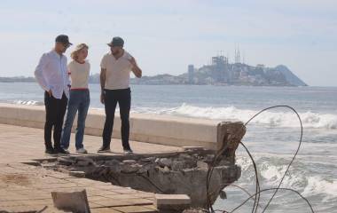 Estrella Palacios hace el recorrido por las zonas afectadas.