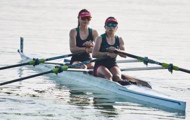 Melissa Márquez y Aylin Ibarra ganan en la prueba de doble par de remos cortos peso ligero femenil.