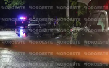 Corporaciones de seguridad resguardaron la zona donde un motociclista fue asesinado a balazos este miércoles en Culiacán.