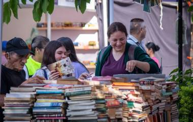 La FIL Culiacán que se llevó a cabo del 10 al 16 de noviembre de 2025 en la Plazuela Álvaro Obregón y el Instituto MIA, reunió a 170 escritores y dispuso de 60 stands editoriales.