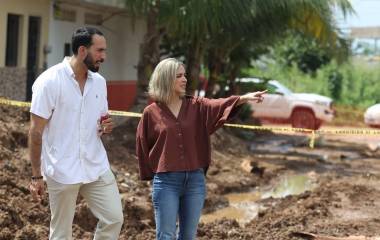 Estrella Palacios Domínguez realizó este domingo un recorrido de supervisión por la calle Nogal, en la colonia Rincón de Mazatlán.