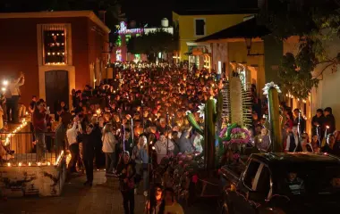 Las calles del Pueblo Mágico se llenaron de cientos de personas que participaron en esta festividad que tiene con 300 años de antigüedad.