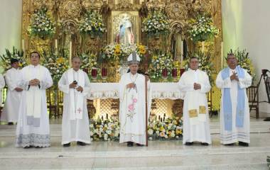 El Obispo Mario Espinosa Contreras presidió la misa concelebrada ante un santuario abarrotado de fieles y peregrinos en El Rosario.