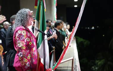 La Gobernadora Graciela Domínguez Nava salió al balcón a dar el Grito de Independencia.