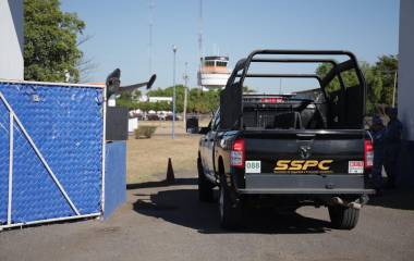Ingreso a las instalaciones de la base aérea en Culiacán para la reunión de seguridad.