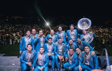 La Arrolladora Banda El Limón.