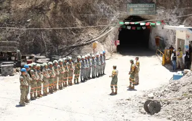 Personal del Ejército Mexicano mantiene sus labores de rescate en la mina Santa Fe, en Rosario, donde un trabajador permanece atrapado desde el 25 de marzo.