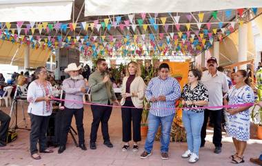 Autoridades cortaron el listo inaugural del evento.