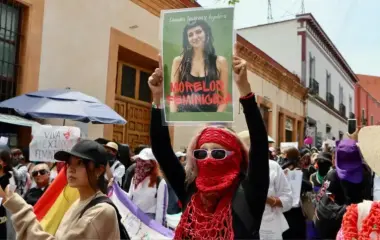 “Hay miedo de salir a la tienda”: marchan en Cuernavaca, Morelos, por el feminicidio de Claudia; exigen justicia.