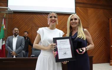 María del Carmen Espinosa Noreña recibió el Premio al Mérito Femenino 2026 Profesora “Agustina Monterde Lafarga”.