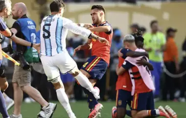 Leandro Paredes recibió la sanción más severa de la FIFA.