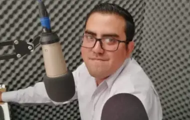 Iván Michel Atilano, locutor de Radio Evolución 98.5 FM, fue visto por última vez el 18 de agosto en Huautla de Jiménez, Oaxaca.