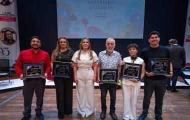 Ciudadanos ejemplares de Culiacán galardonados con el Premio Coltzin al Mérito Ciudadano.