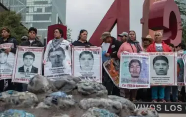 Centro Prodh afirmó que la CNDH deslinda de responsabilidad al Ejército al sostener que no existen evidencias para acreditar su vinculación a los hechos de Ayotzinapa.