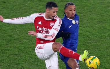Arsenal supo resistir y al final marcó el gol que reafirmó su lugar en la final de la Carabao Cup.