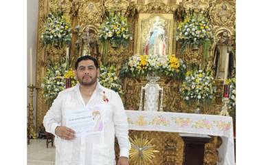 Conocer por redes a La Virgen del Rosario, despertó el fervor y llevó a Armando a donar dos vestidos para su festividad