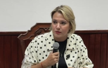 La regidora Erika Sánchez solicitó al Cabildo definir la situación jurídica de Juan de Dios Gámez Mendívil.
