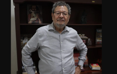 Élmer Mendoza.