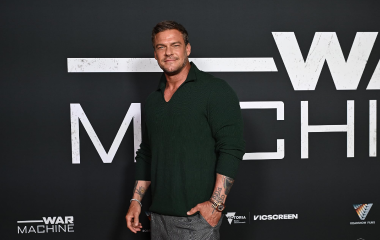Alan Ritchson.