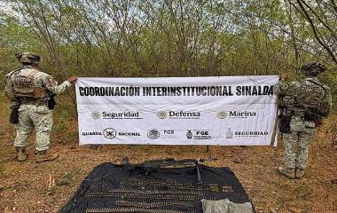 El Ejército aseguró una ametralladora, 530 cartuchos y dos kilos de marihuana en Carboneras, Culiacán.