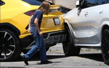 Samuel Affleck choca el auto que rentó su papá el actor Ben Affleck.