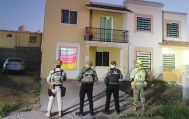 Elementos de la FGR y el Ejército resguardaron el inmueble durante la inspección en Stanza Córcega.