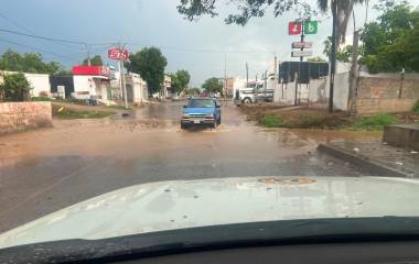 Tras las lluvias registradas este viernes, canales en Culiacán se mantienen al 35 por ciento.