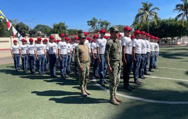 Marineros del Servicio Militar Nacional participaron en la ceremonia de culminación realizada en las instalaciones de la Cuarta Región Naval, en Mazatlán.