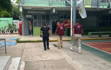 En el Cobaes 02 se instaló un puesto de mando para vigilar el incremento de las mareas en comunidades costeras de Ahome.