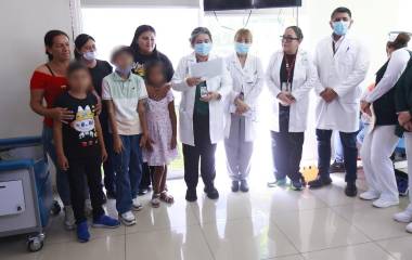 Tres menores tocaron la campaña en el Hospital Regional del IMSS en Culiacán tras vencer el cáncer.