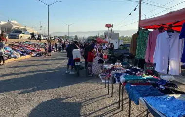 El sector comercial del tianguis Los Huizaches enfrenta una crisis marcada por la inseguridad y la baja afluencia de consumidores.