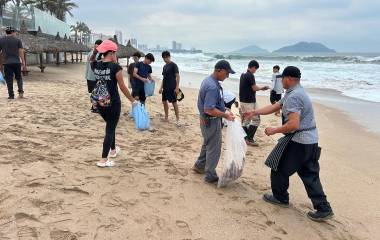 La jornada permitió retirar principalmente colillas de cigarro, plásticos y restos secos de palmas en Playa Cerritos.