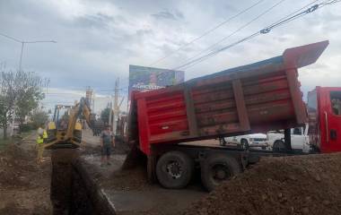 La Japac repara una falla en una tubería de agua potable en el sur de Culiacán.