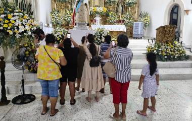 Tras la festividad, la Virgen de Nuestra Señora del Rosario se mantendrá durante el mes de octubre al pie del altar.