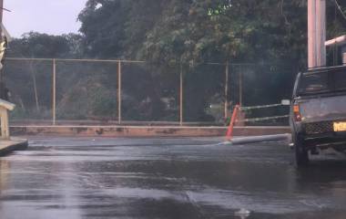 La Laguna del Iguanero, en Rosario, está siendo desfogada para evitar inundaciones por las lluvias que se prevén en los próximos días.